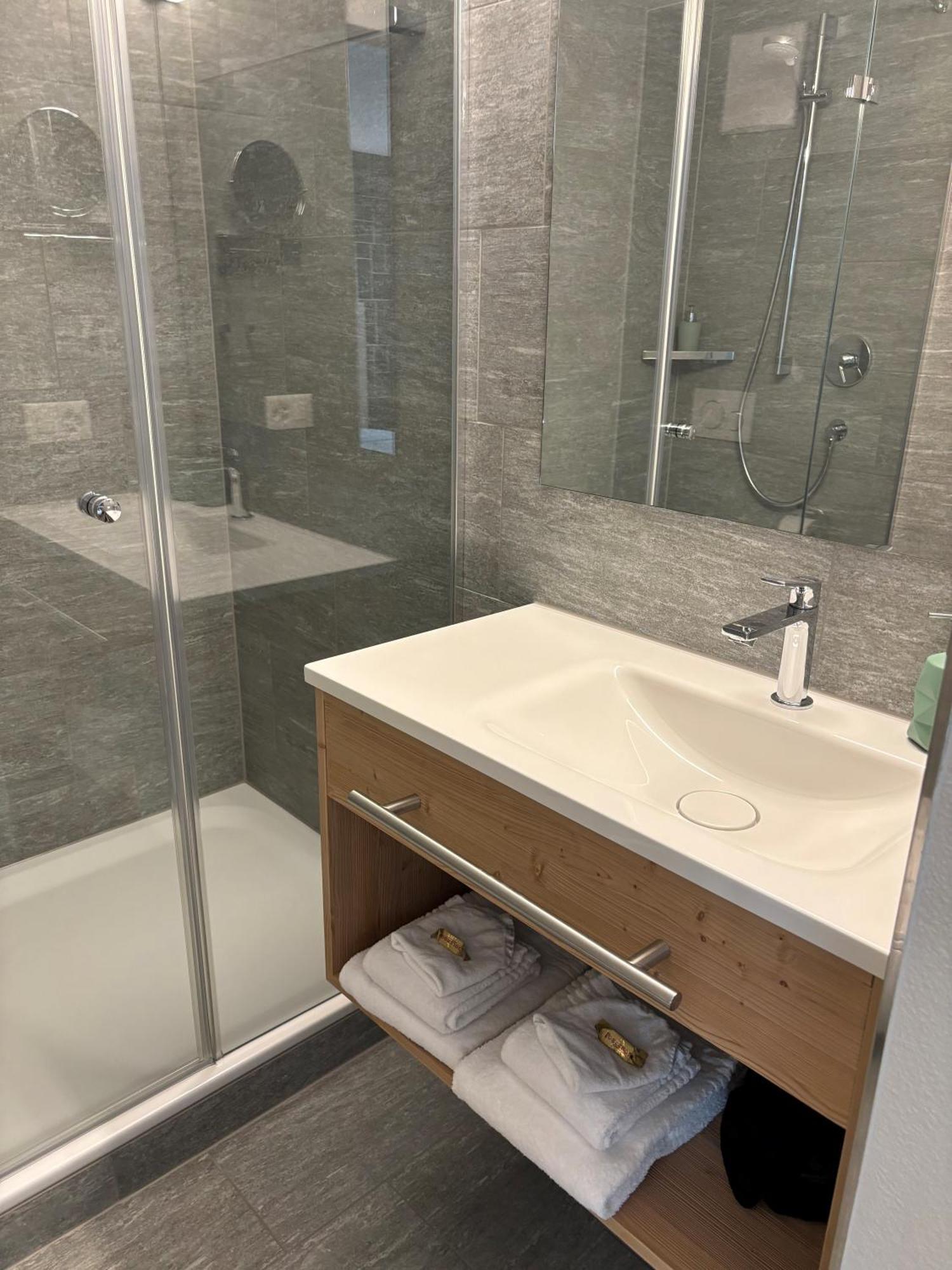 Appart Hotel Pitschonia Self Check-In Андер Екстер'єр фото